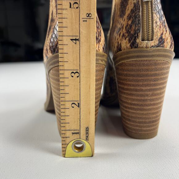 Vince Camuto Gigietta Bootie Snakeskin Stacked Wood Heel Split Shaft Size 7M - Picture 9 of 10